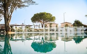 Castelo Suites Hotel